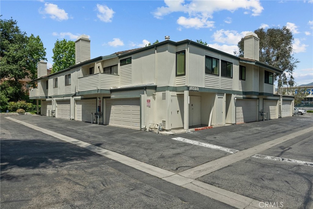 10500 Sunland Boulevard 4