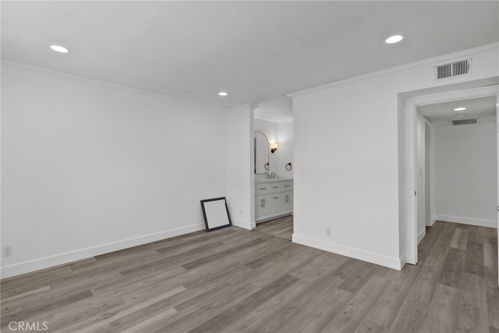 10500 Sunland Boulevard 4
