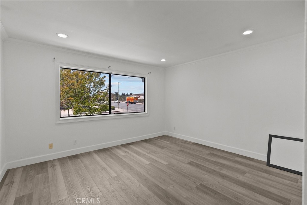 10500 Sunland Boulevard 4