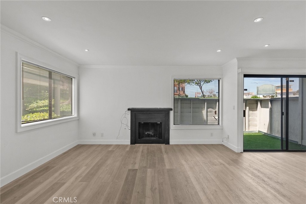 10500 Sunland Boulevard 4