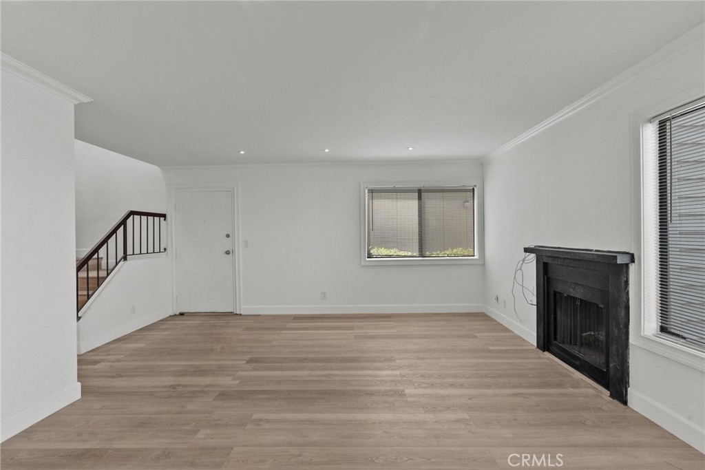 10500 Sunland Boulevard 4