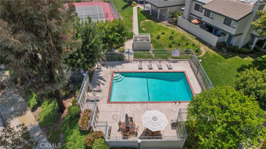 10500 Sunland Boulevard 4