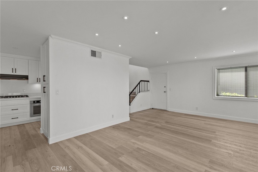 10500 Sunland Boulevard 4