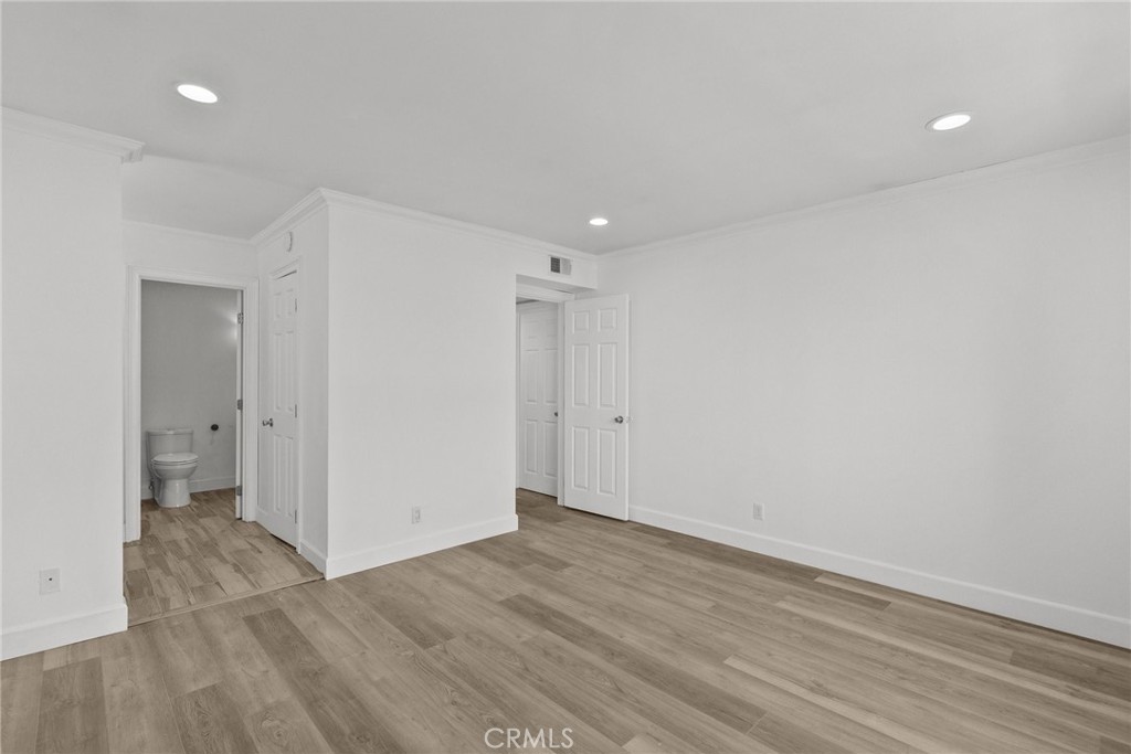 10500 Sunland Boulevard 4