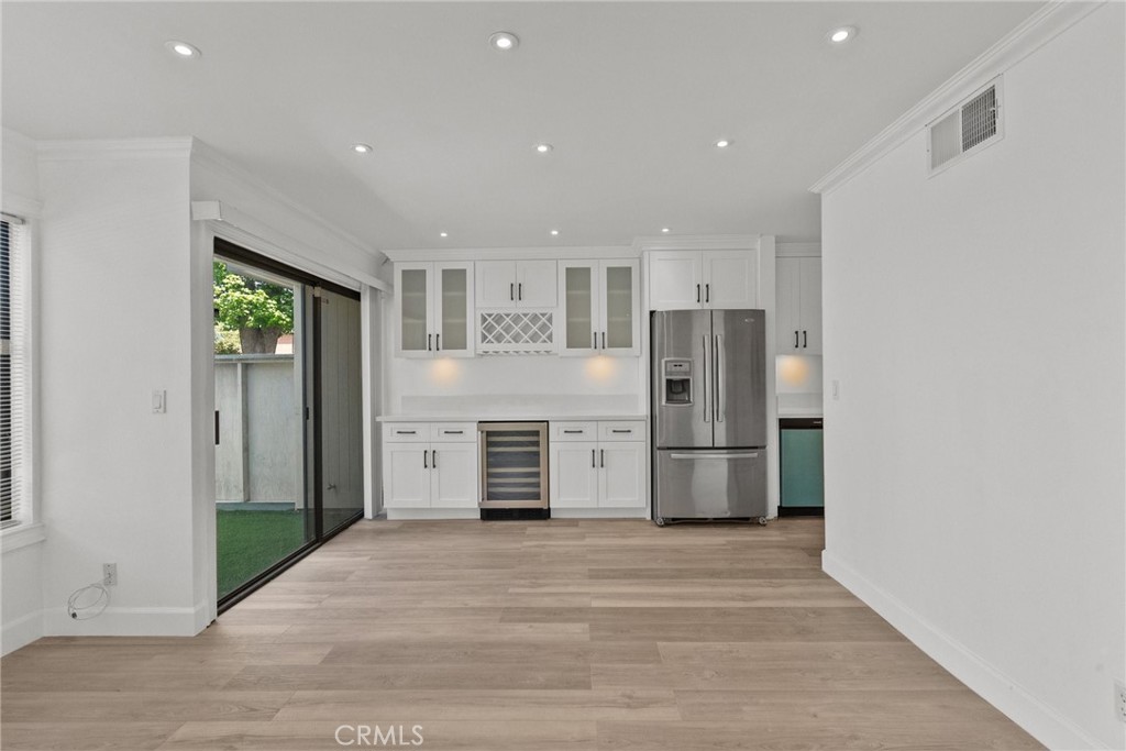 10500 Sunland Boulevard 4