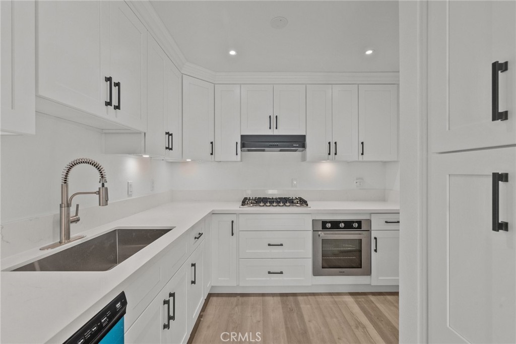 10500 Sunland Boulevard 4