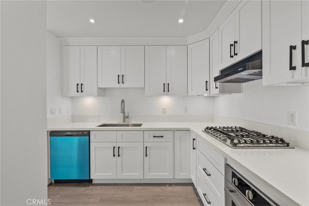 10500 Sunland Boulevard 4