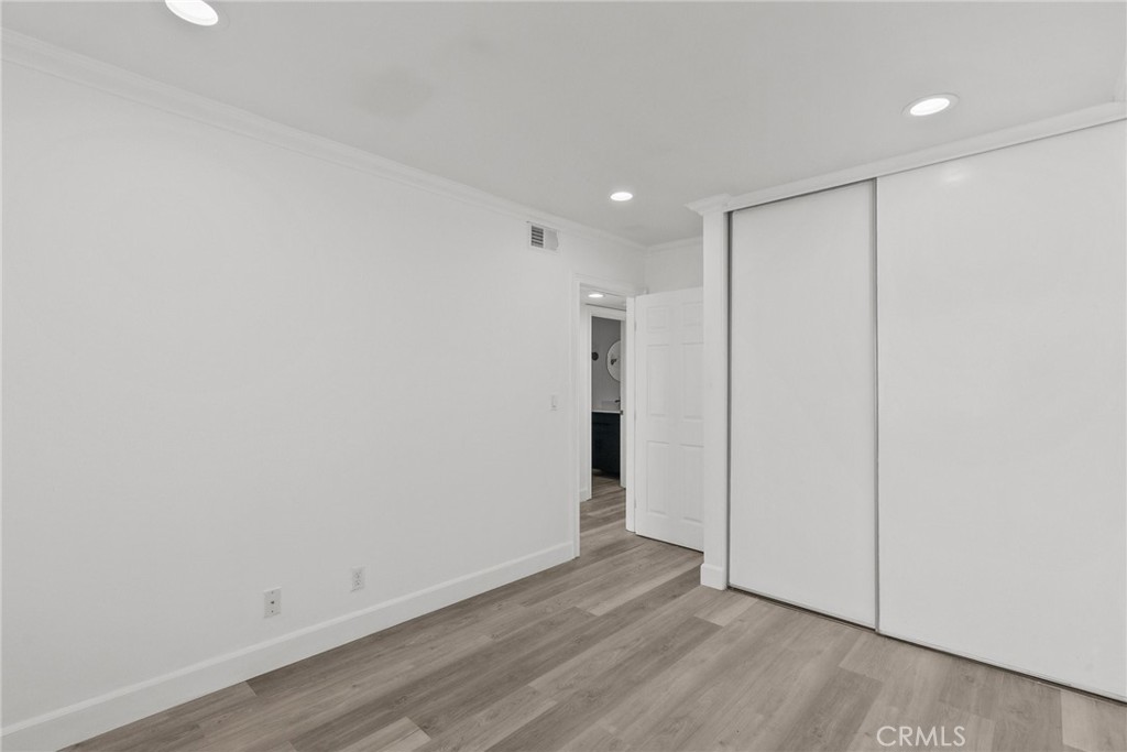 10500 Sunland Boulevard 4