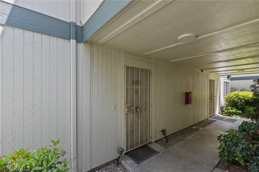 10500 Sunland Boulevard 4