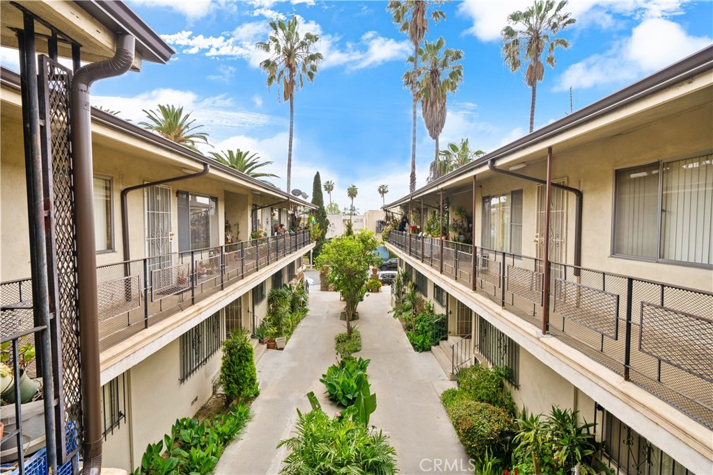 4955 Rosewood Avenue