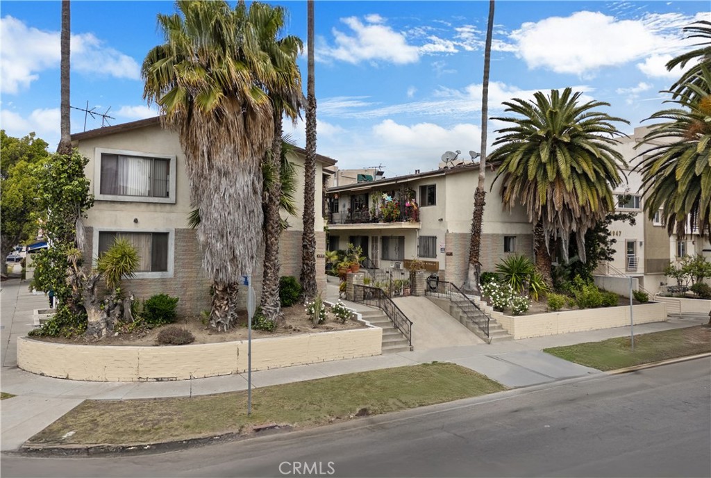 4955 Rosewood Avenue
