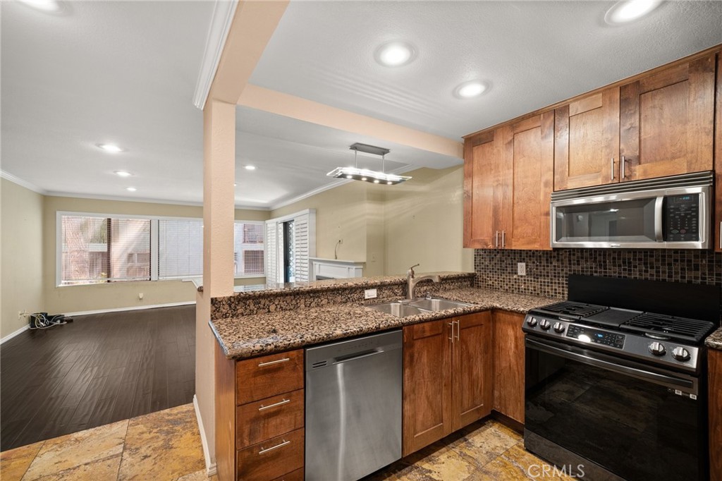 950 N Kings Road 160