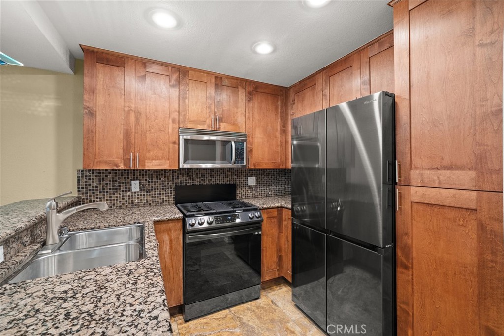 950 N Kings Road 160