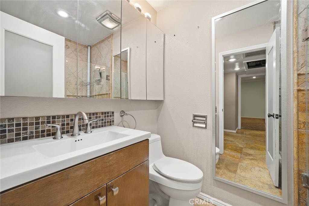 950 N Kings Road 160