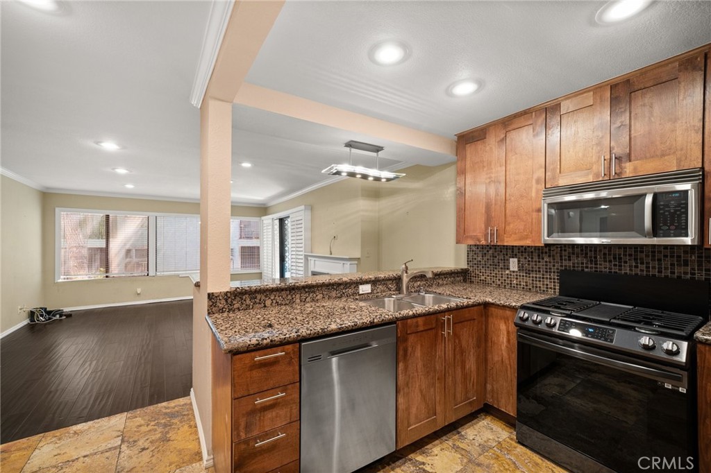 950 N Kings Road 160