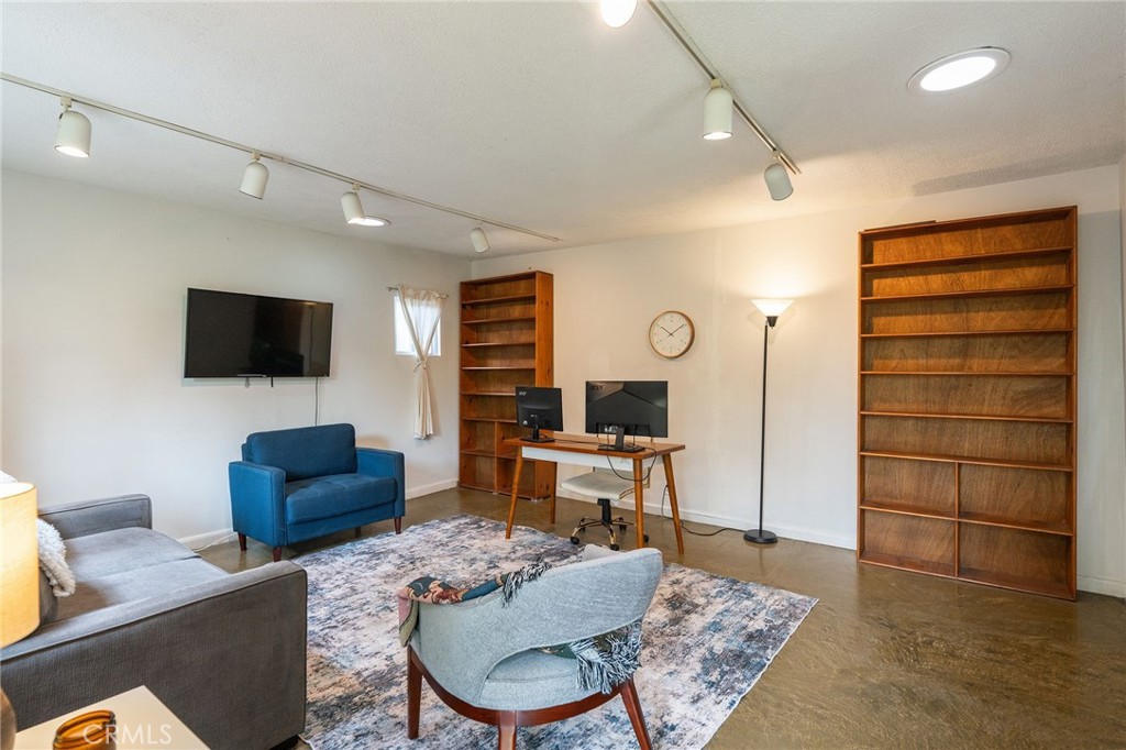 1812 Las Flores Drive