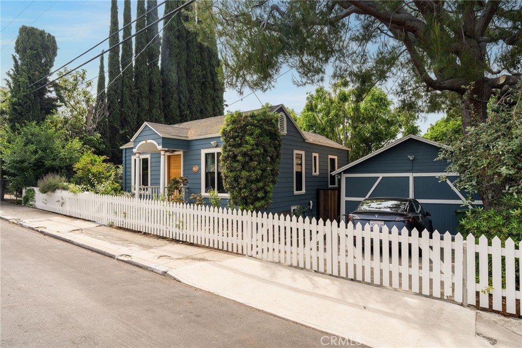 1812 Las Flores Drive