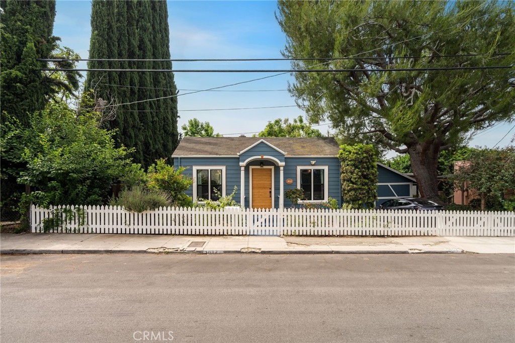 1812 Las Flores Drive