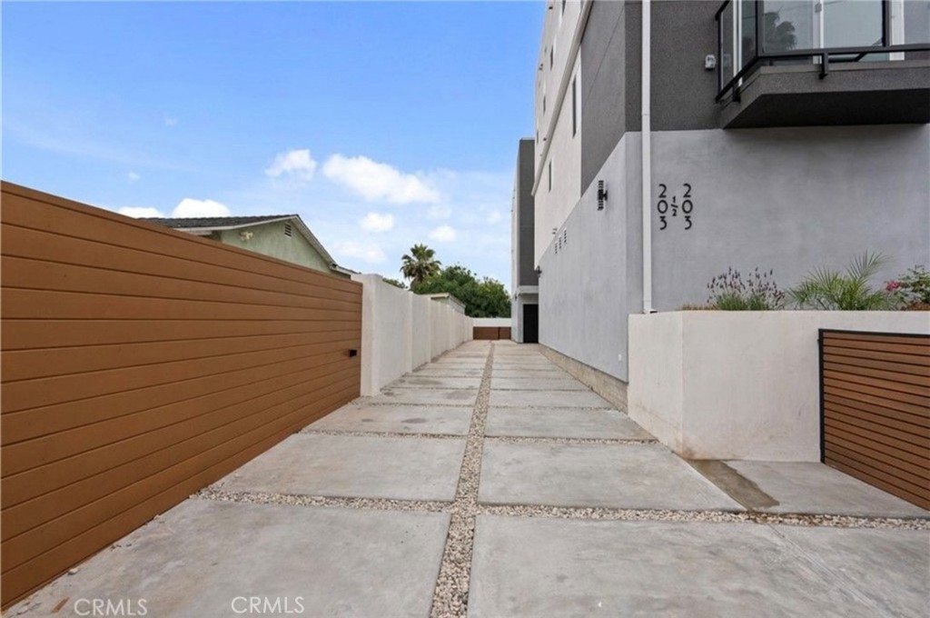201 S Westlake Ave