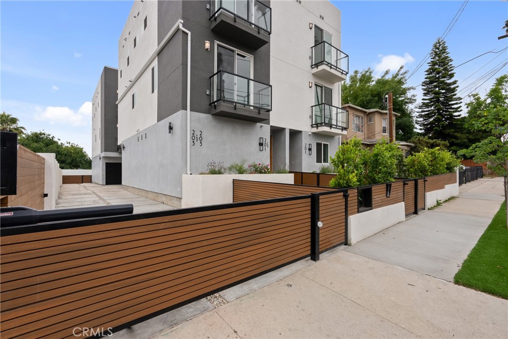 201 S Westlake Ave Unit #203