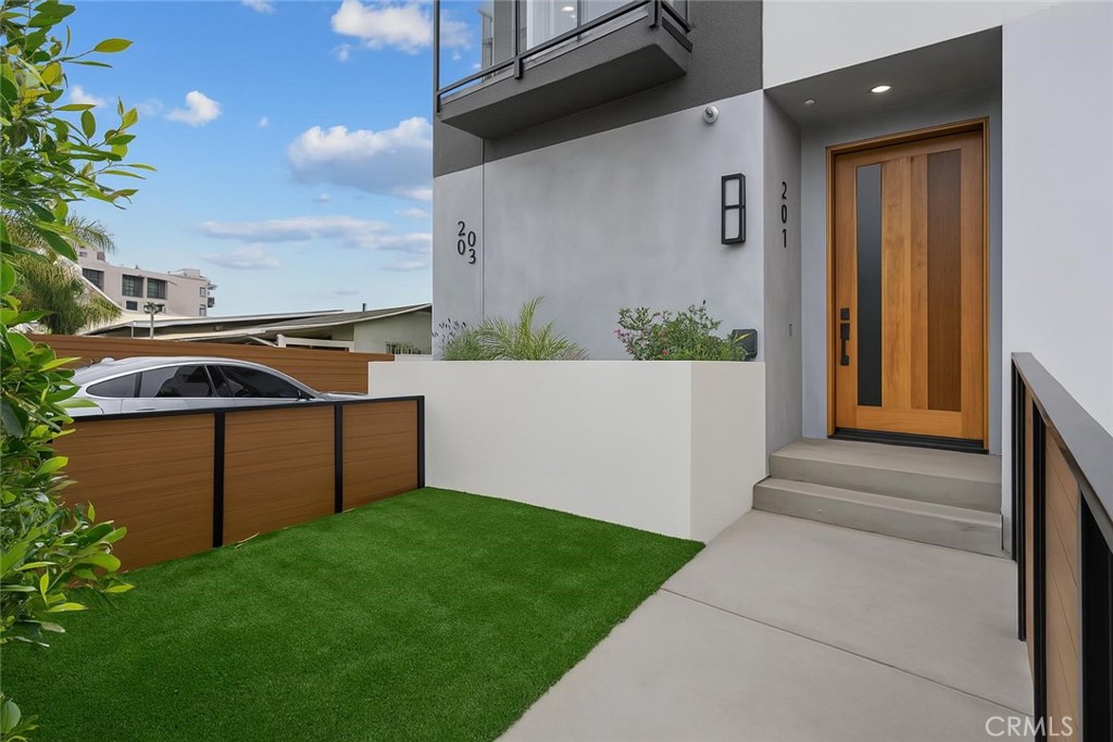 201 S Westlake Ave Unit #203
