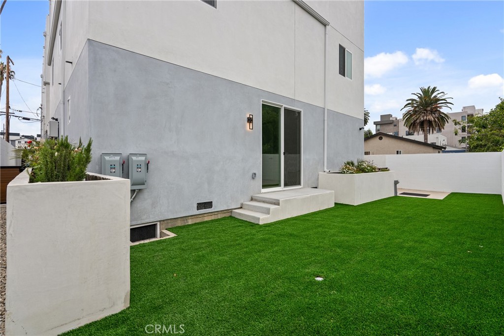201 S Westlake Ave Unit #203