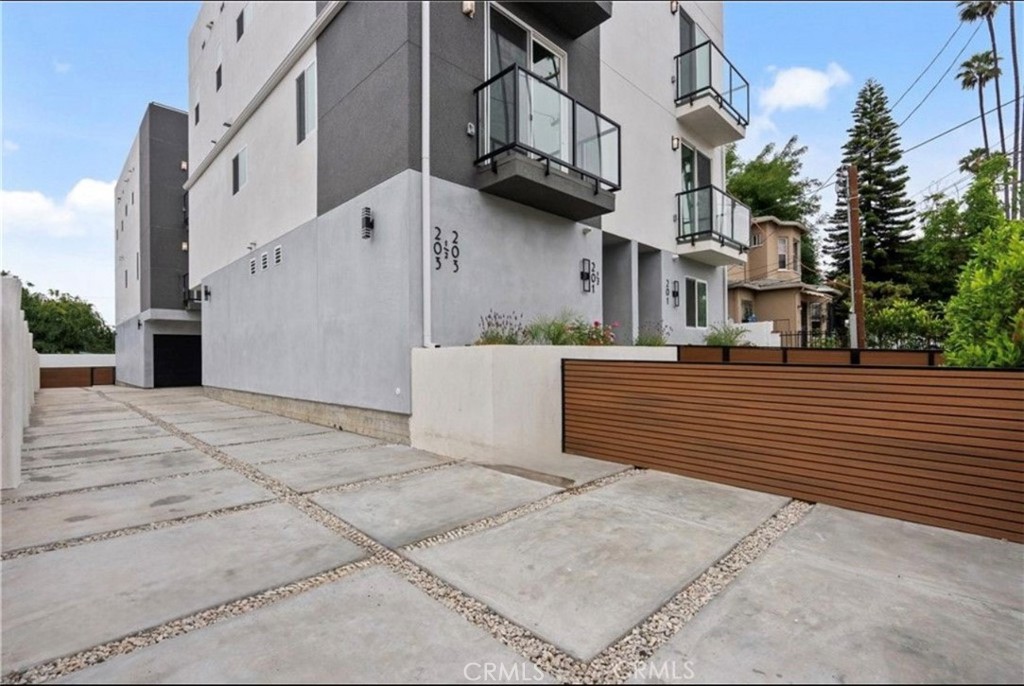 201 S Westlake Ave Unit #203
