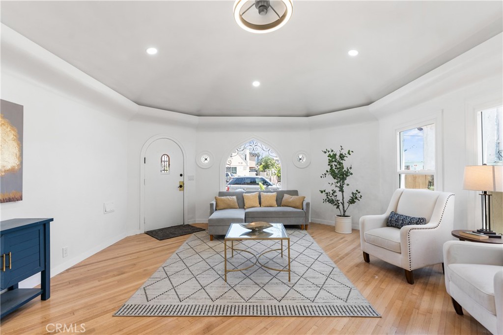 832 W 95th Street