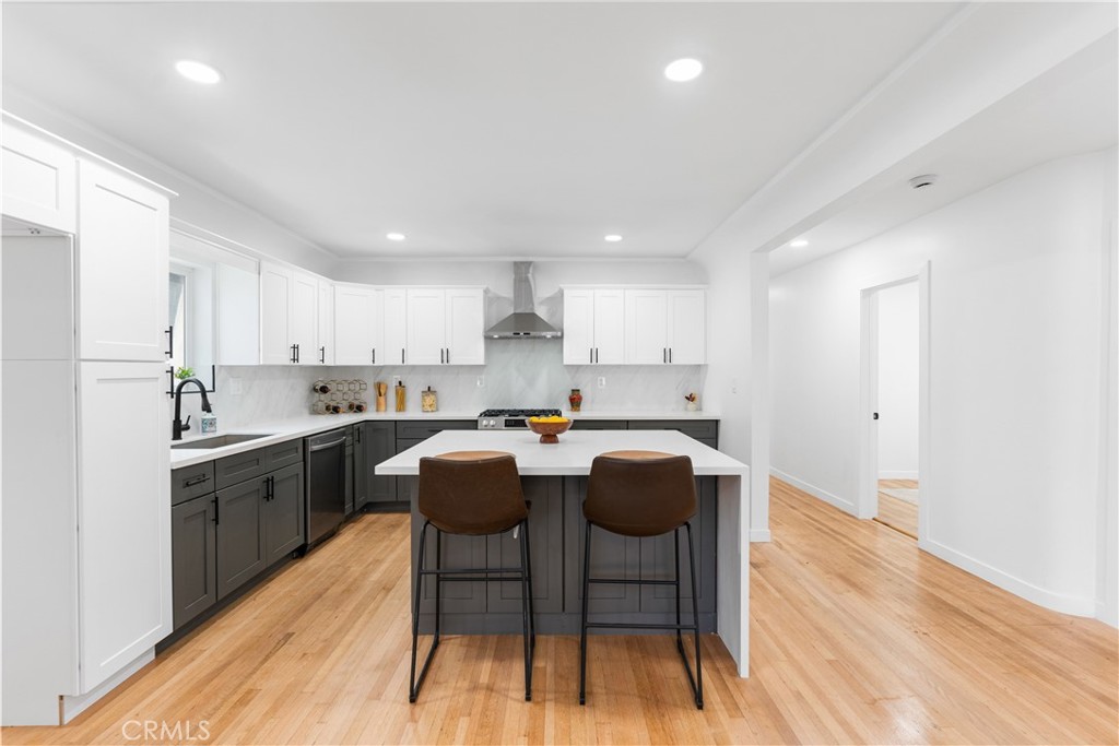 832 W 95th Street
