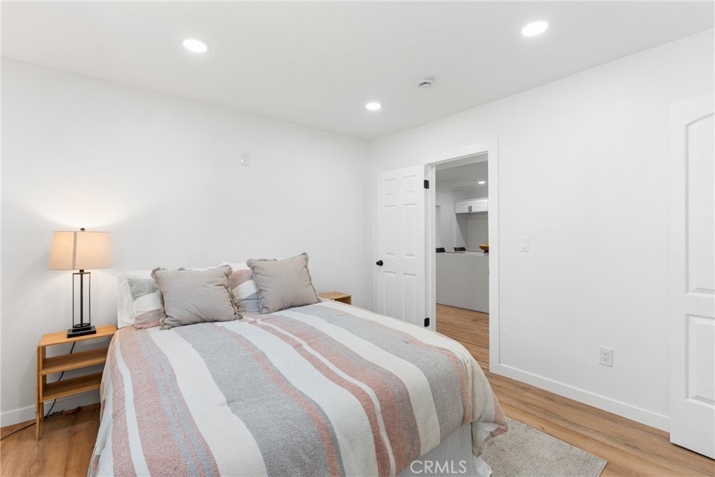 832 W 95th Street