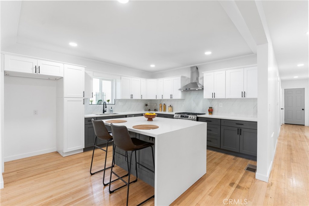832 W 95th Street