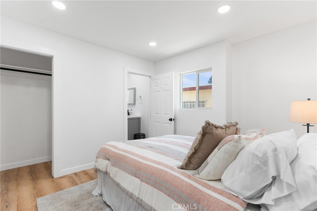 832 W 95th Street
