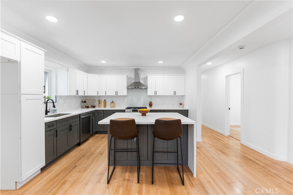 832 W 95th Street