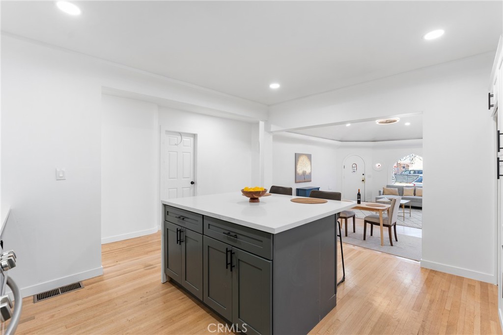832 W 95th Street