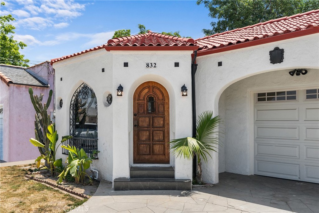 832 W 95th Street