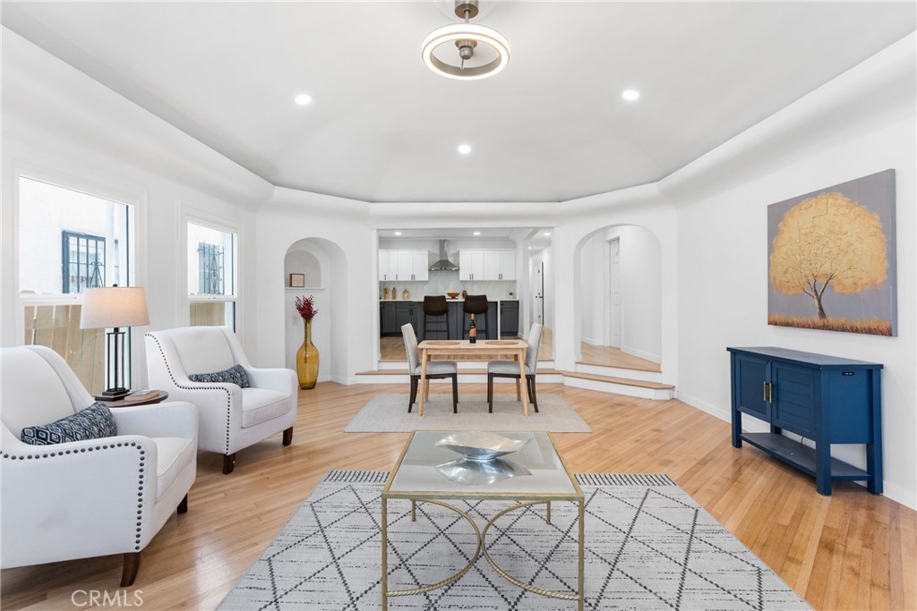 832 W 95th Street