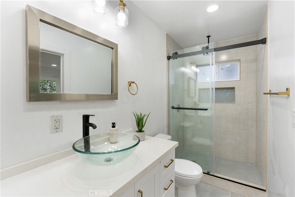 832 W 95th Street