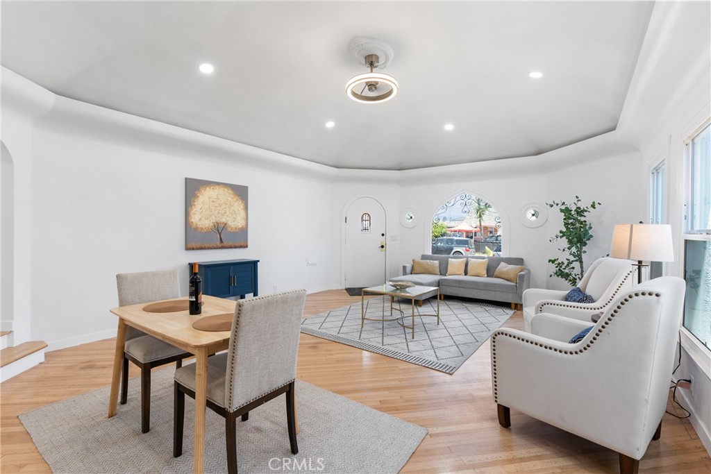 832 W 95th Street