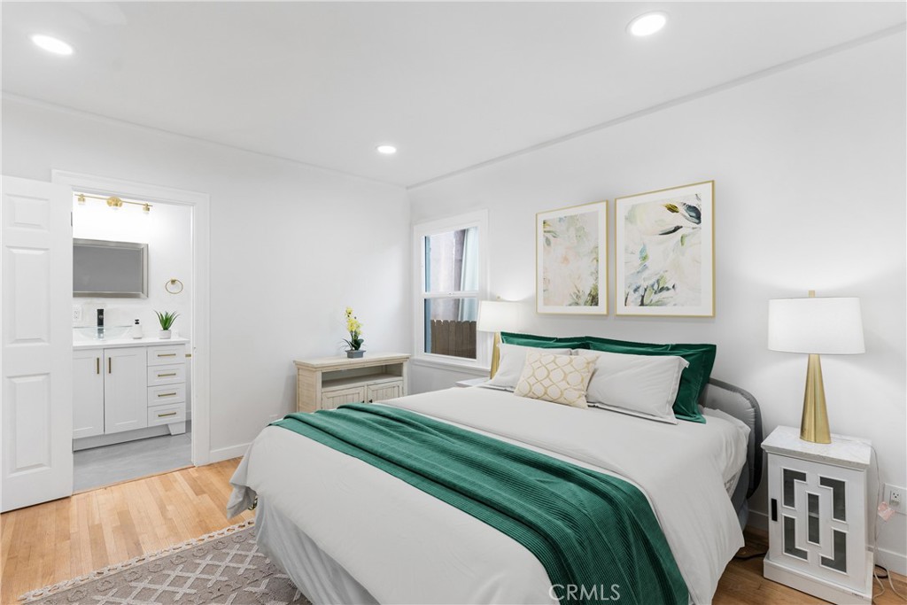 832 W 95th Street