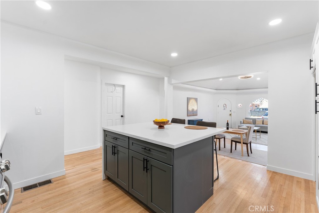832 W 95th Street