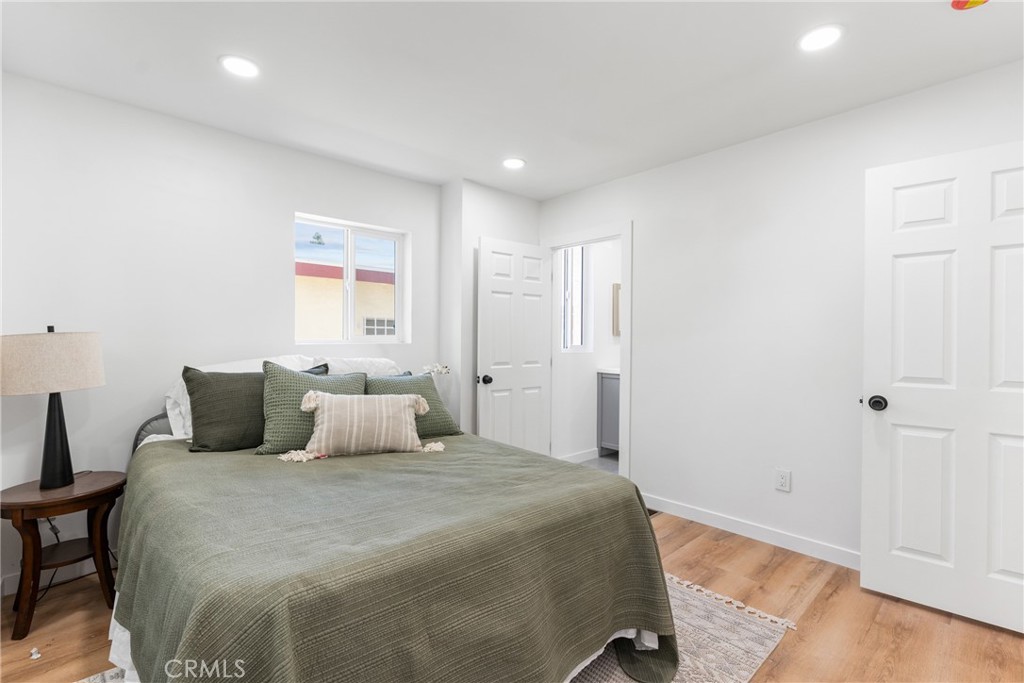 832 W 95th Street