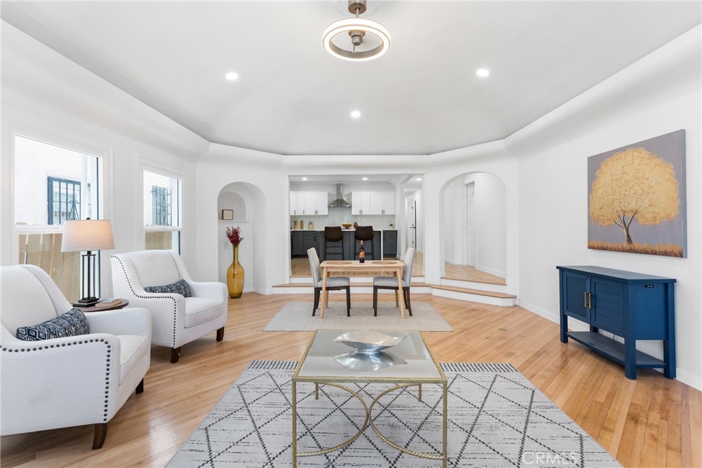 832 W 95th Street