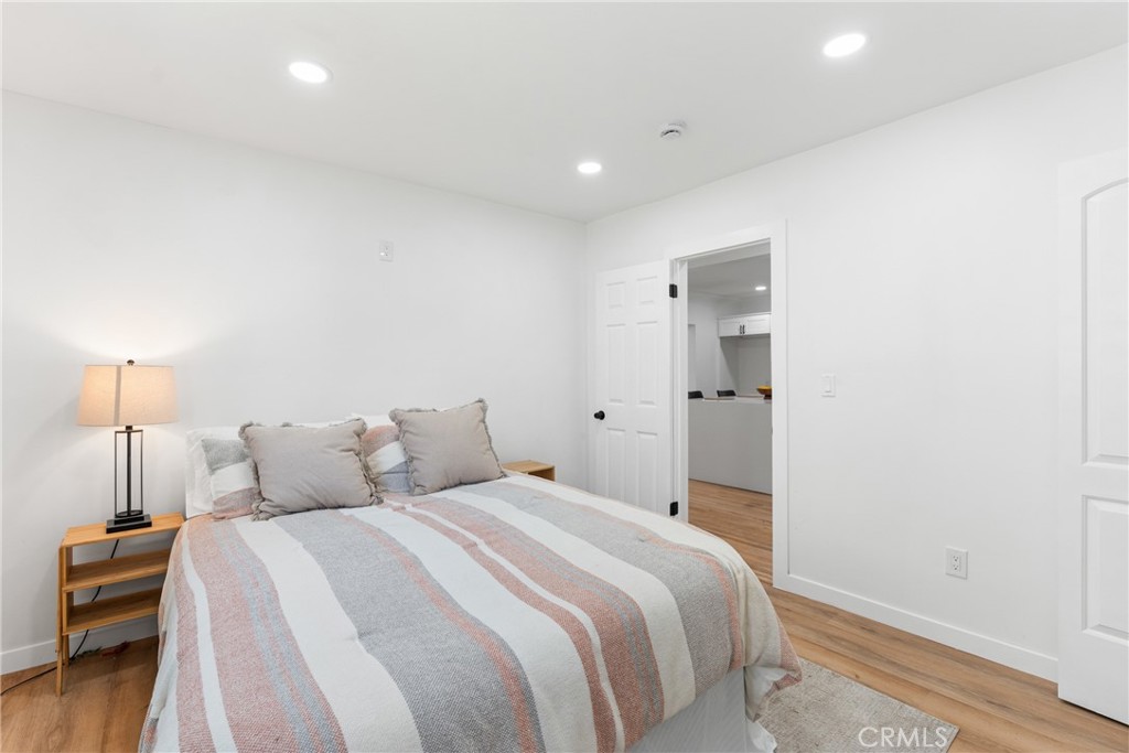 832 W 95th Street
