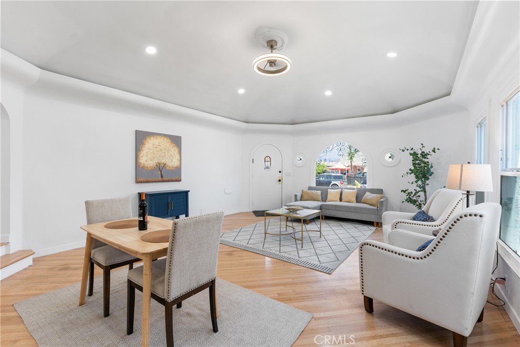 832 W 95th Street