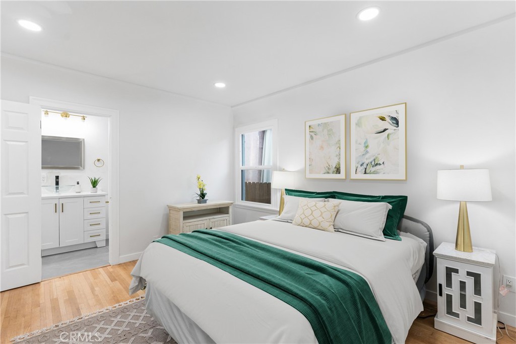 832 W 95th Street