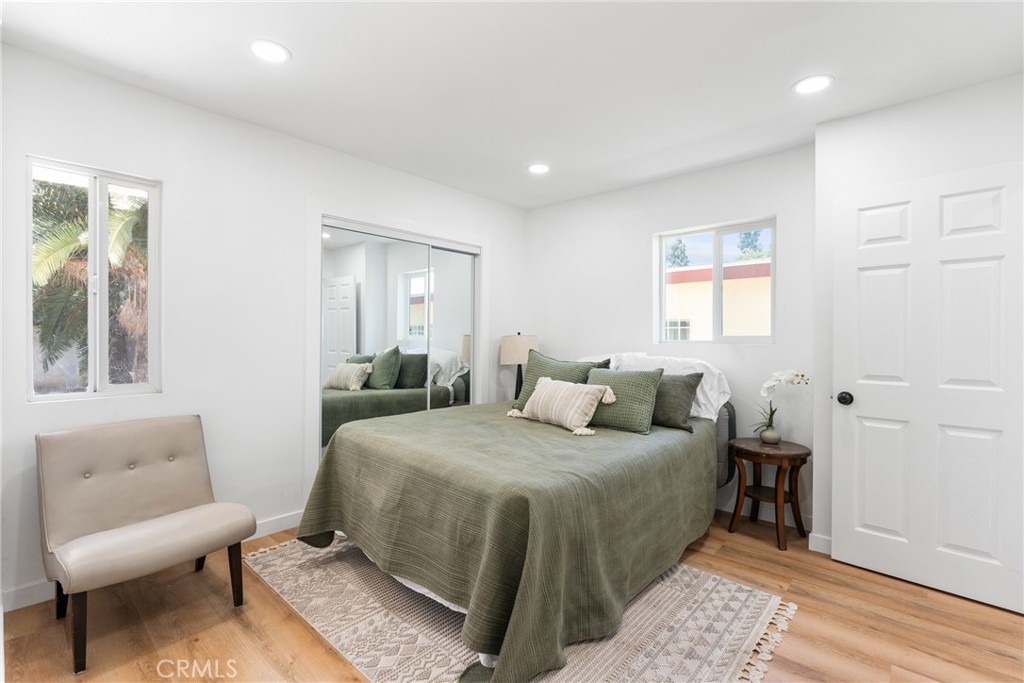 832 W 95th Street