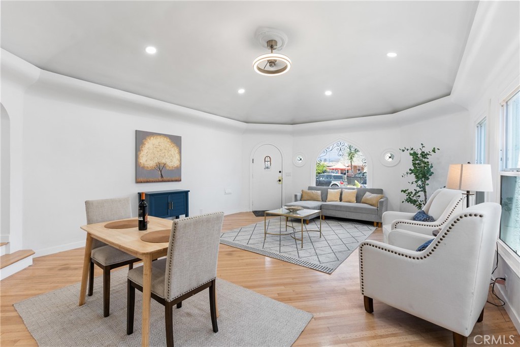 832 W 95th Street