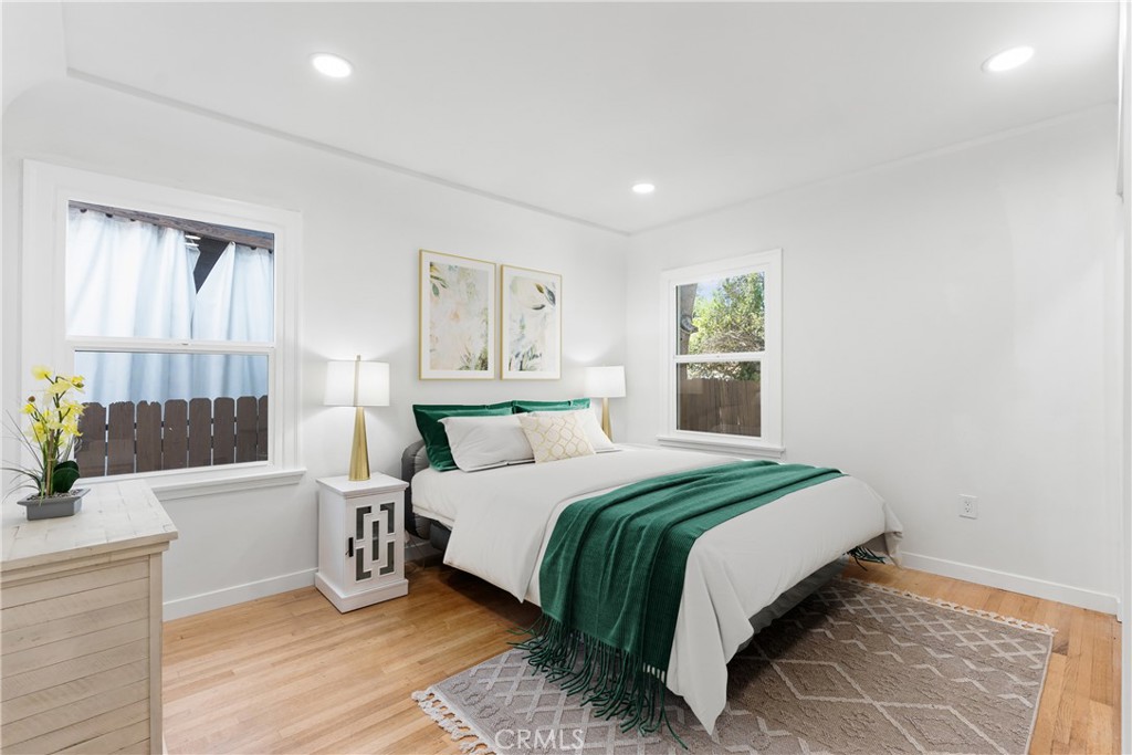 832 W 95th Street