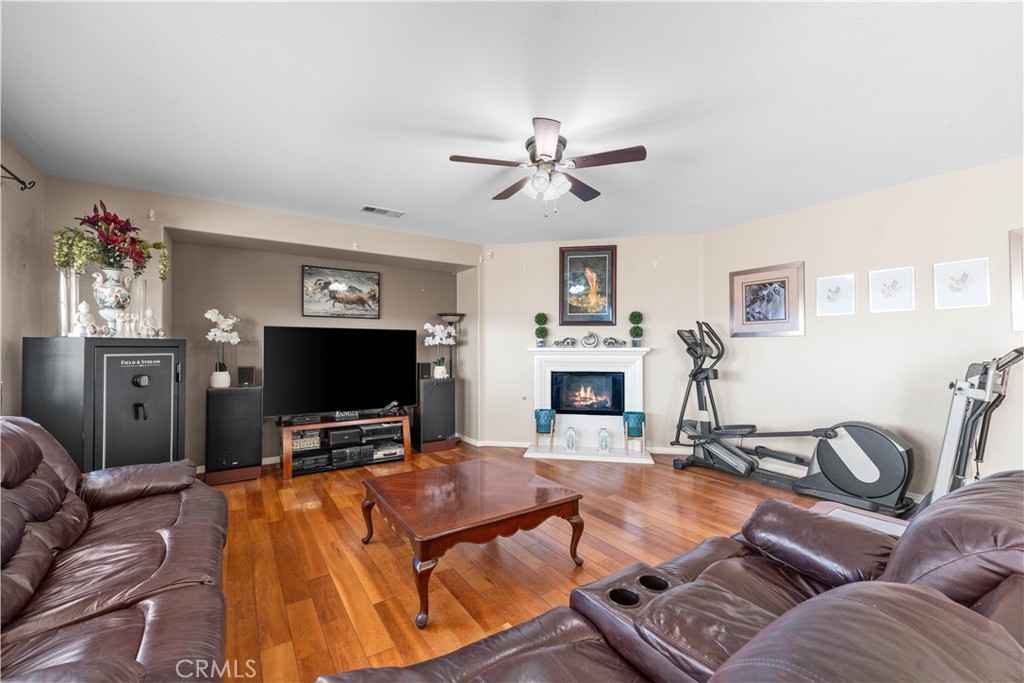 1617 W Avenue P6