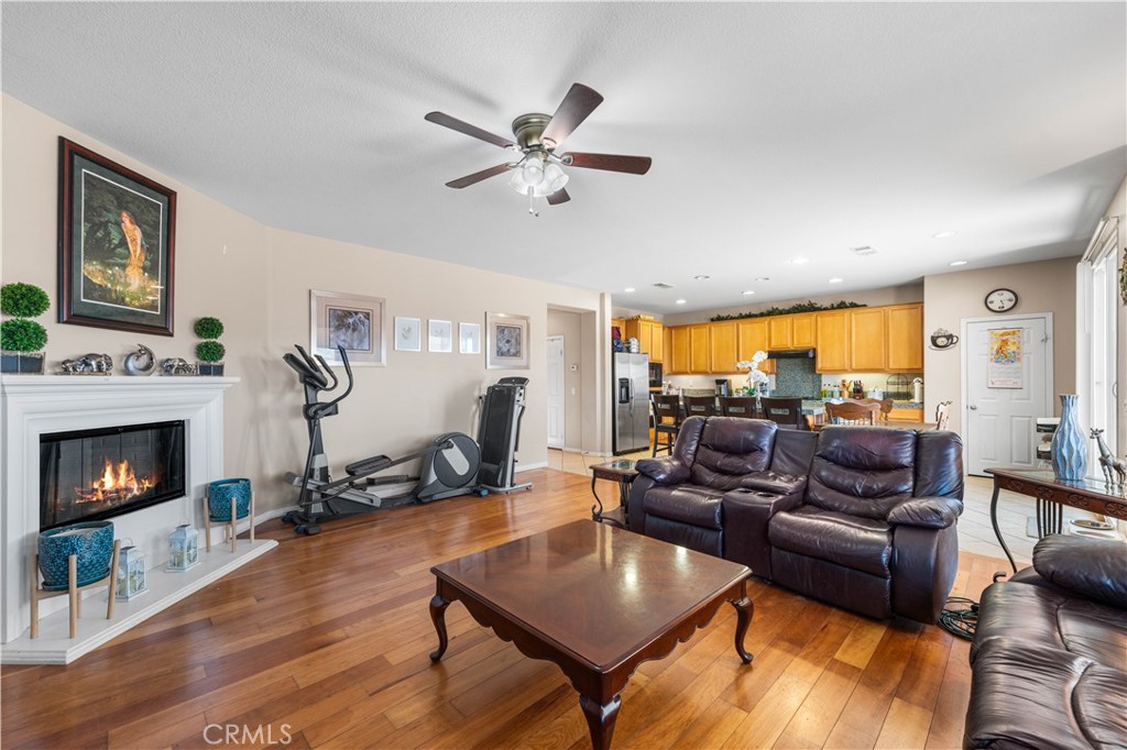1617 W Avenue P6